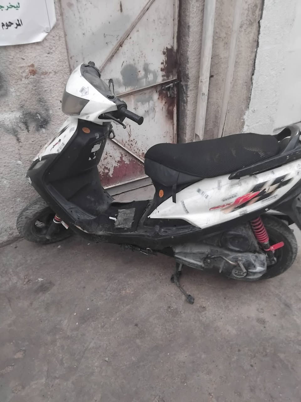 دراجه ماكس ١٤٠ للبيع نقص باتري فقط شغاله سلف هندر ٣٥٠ للاتصال ***********
