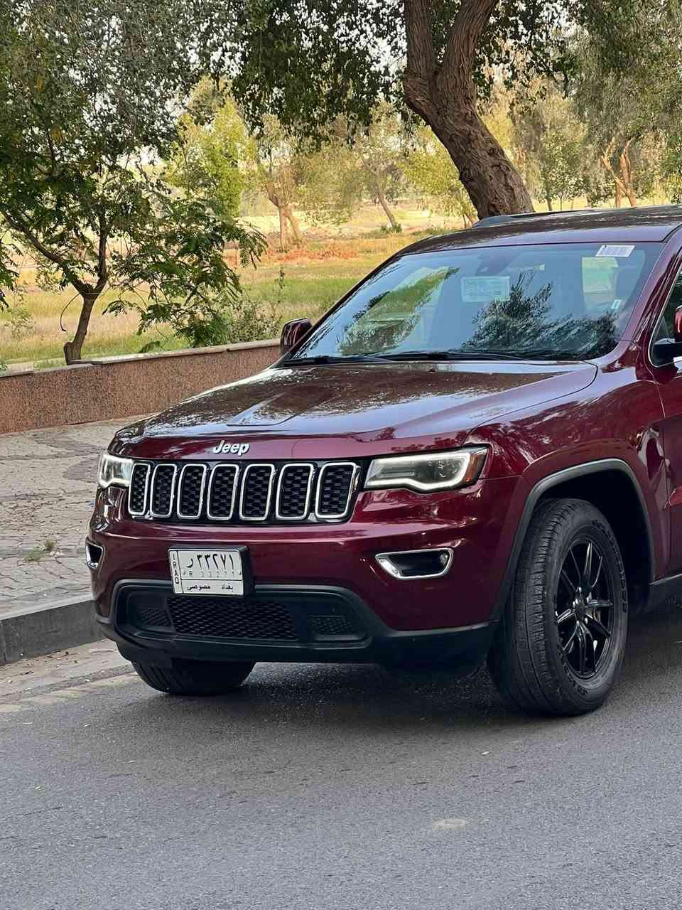 السلام عليكم 
  ***********
جيب لاريدو 2017 السياره وارد امريكي كلين السياره ماشيه 75mi السياره فول مواصفات عدا الفتحه كشنات كهرباء جلد تدفئه شاشه جبيره رادار خلفي حساسات امامي خلفي كامره نضام سبورت  نظام ايكو تشغيل عن بعد محرك 3600 فور ويل سياره جديده بمعنى الكلمه السعر 215 او بيه مجال بسيط
