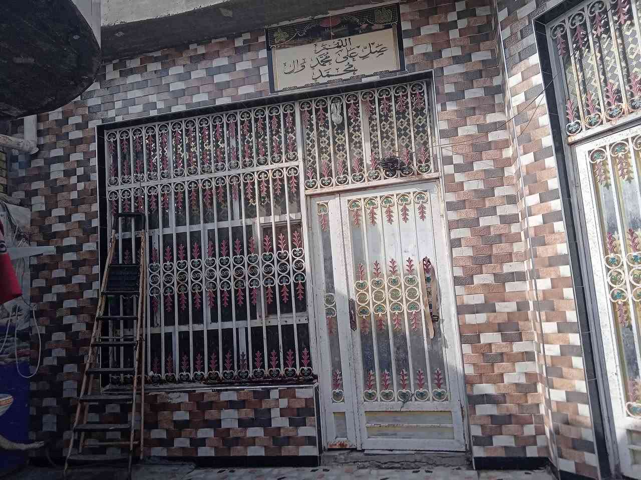 دار لبيع المساحه 135 العنوان حي عبد العباس
يتكون البيت قرفتين٢×صاله ×مطبخ ×حمامات داخليه وخارجيه 
بناء ٢٠٢١ طابوق مسلح 
*********** تصال
