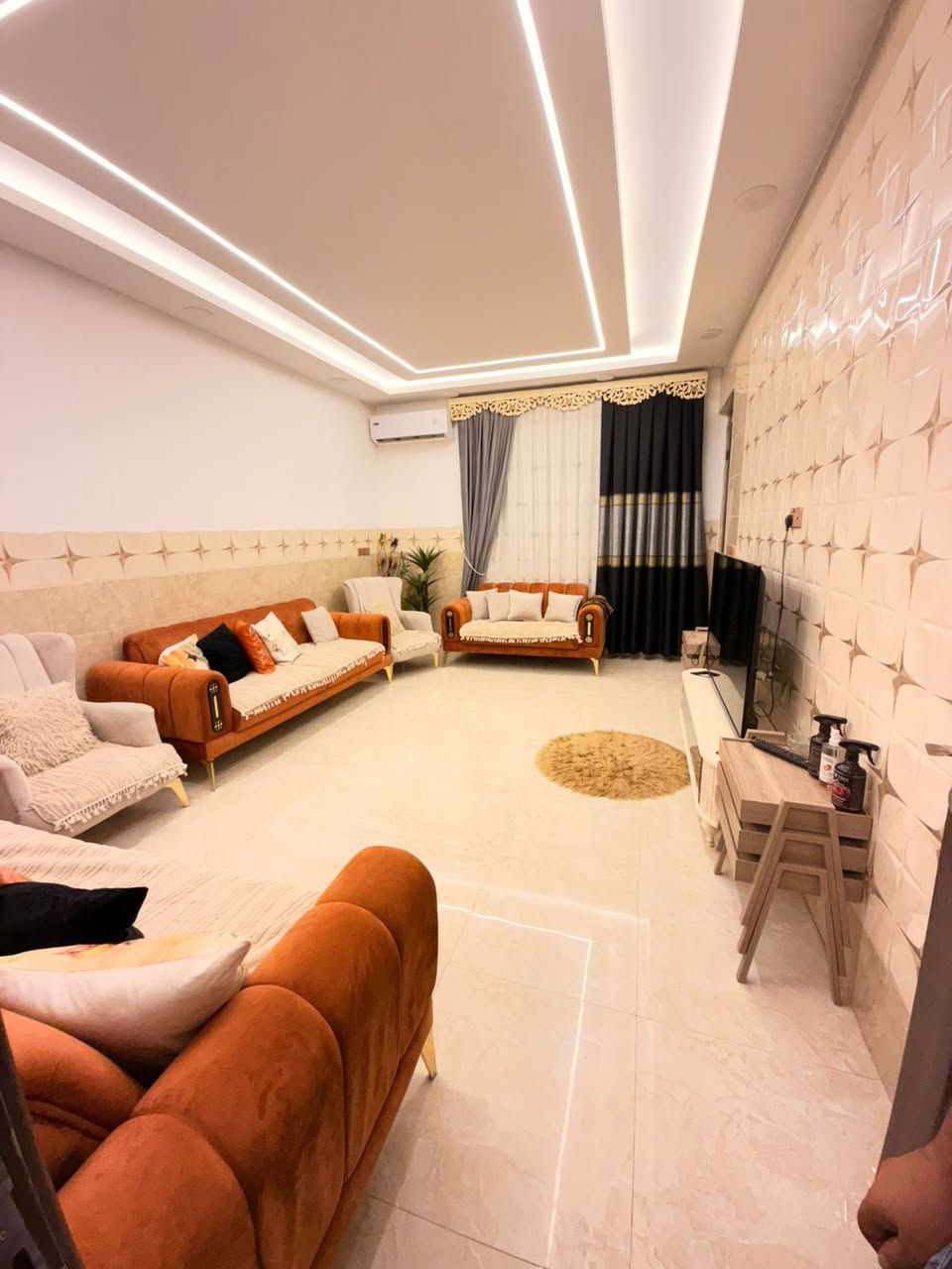 الدار البيع 
الجانب الايمن مشيرفه الثانيه ع سادين شارع 30الاول
مساحه 140
السعر 135
رقم تلفون ***********
***********
