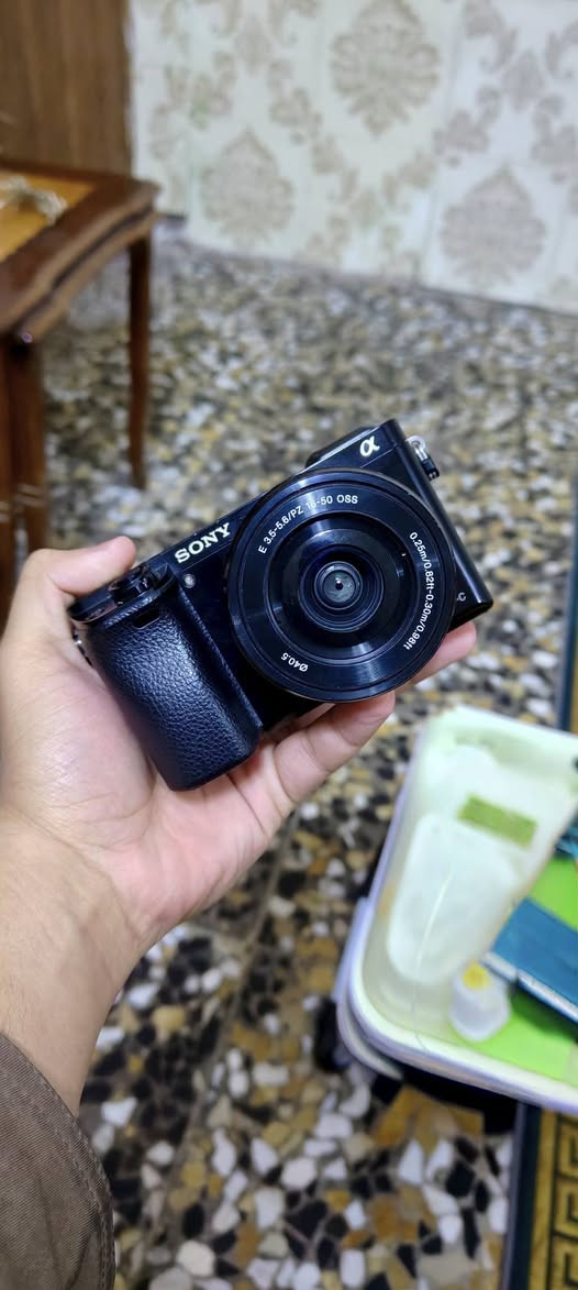 السلام عليكم كامرة سوني a6000 كامرة جدا نظيف 
الدقه :24.3   مكاني: بغداد 
الرقم:***********
