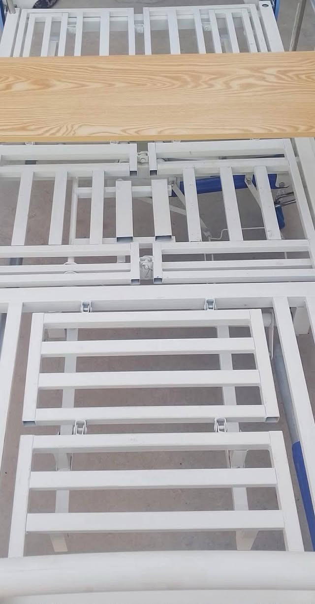 للبيع سريرطبي خمسة حركات بحالة جديده مع الملحقات وفراش طبي نفخ هوائي بسعر ٢٧٥ الف نهائي موجود في بغداد منطقة جميله ٠ ***********
