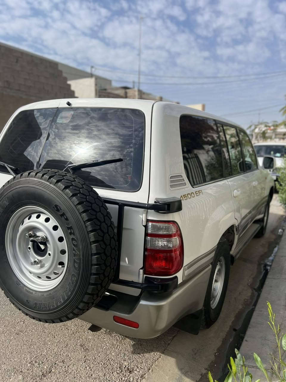 ٢٠٠٣ رقم اصلي بدون صبوغ  ١٦٥٠٠٠ ماشيه كير محرك اكسل تبريت كوله بشرت سنويه جديد ٢٠٣٠ مكان اربيل ١٨٥$ 
***********
