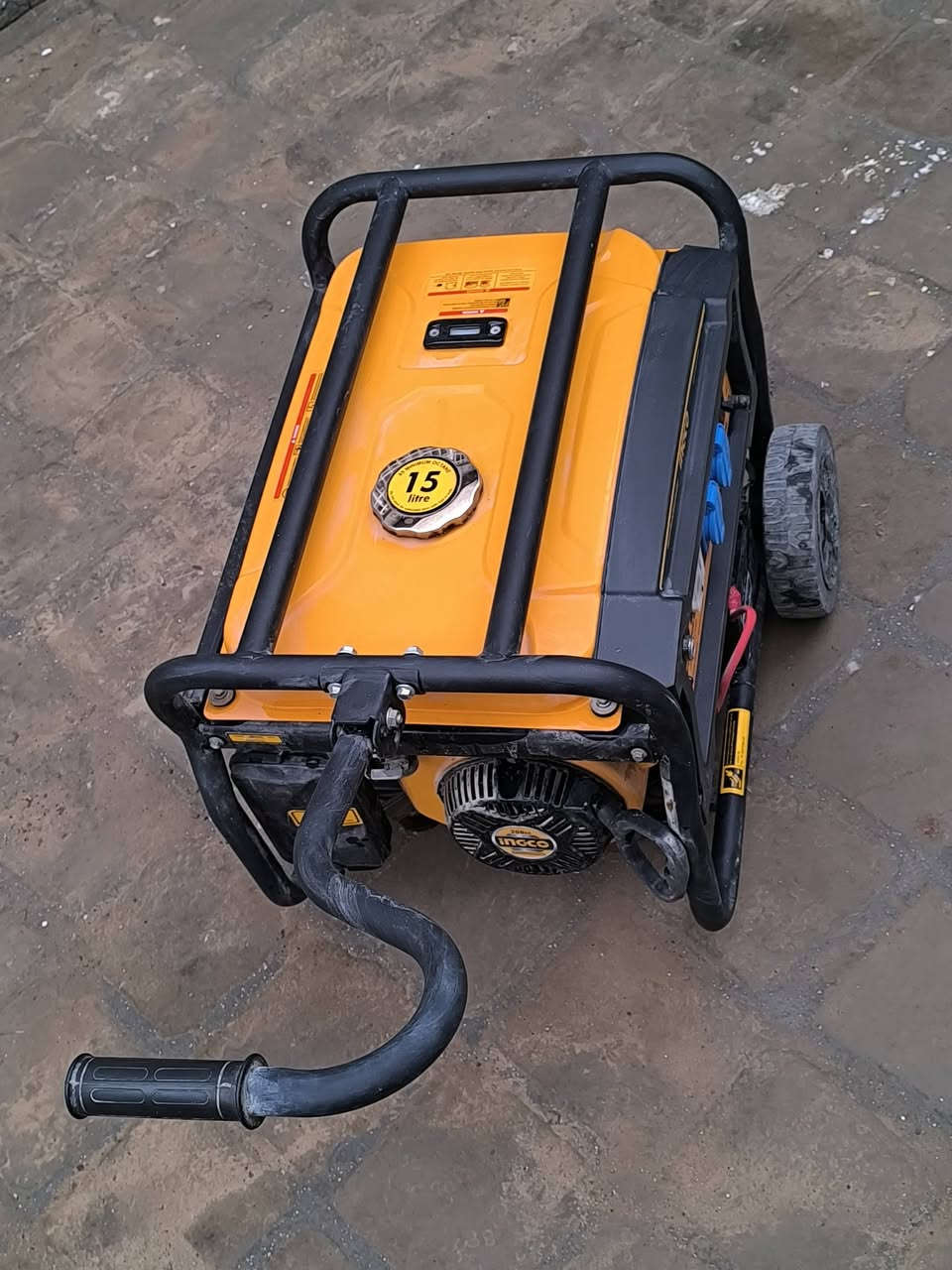 السلام عليكم ورحمة الله
مولدة انجيكو 3.5KW 

14 امبير

مشتريها قبل ثلاث سنوات استعملتها مرتين وراها حولت عالطاقة الشمسية فتركتها 3 سنوات

كلشي مملعوب بيها على وضع الشركة 
مكاني بالحلة
للاستفسار ***********
