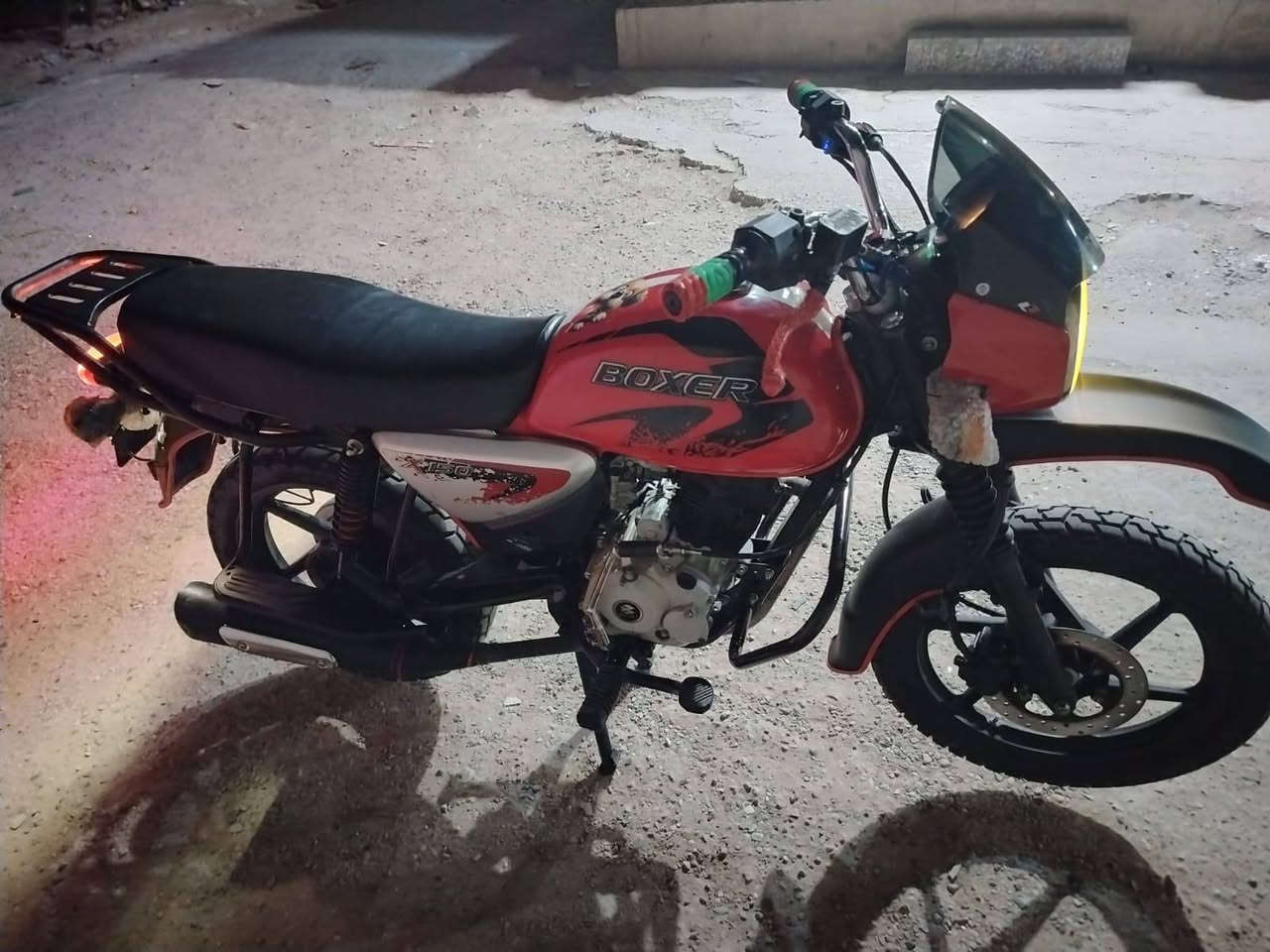 السلام عليكم شباب دراجه بوكسر 2023 شهر العاشر مقفوله كفاله عامه واي نقص ما بيها السعر 1,300 مكان بغداد ***********ال*********** الانسه واتساب والاخير على السيم كارت
