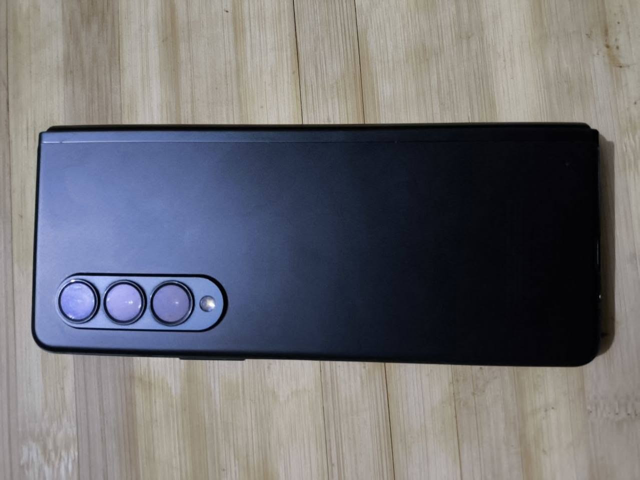 جهاز سامسونك Zفلود 3
ذاكرة 256 العشوائية 16$
جهاز غني عن التعريف كلش حلو نظيف جداً 
فقط الشاشة الأمامية واكفة 
سعرة ب380 وبي مجال 
مكاني بغداد الشعب 
يرهم مراوس 
***********
