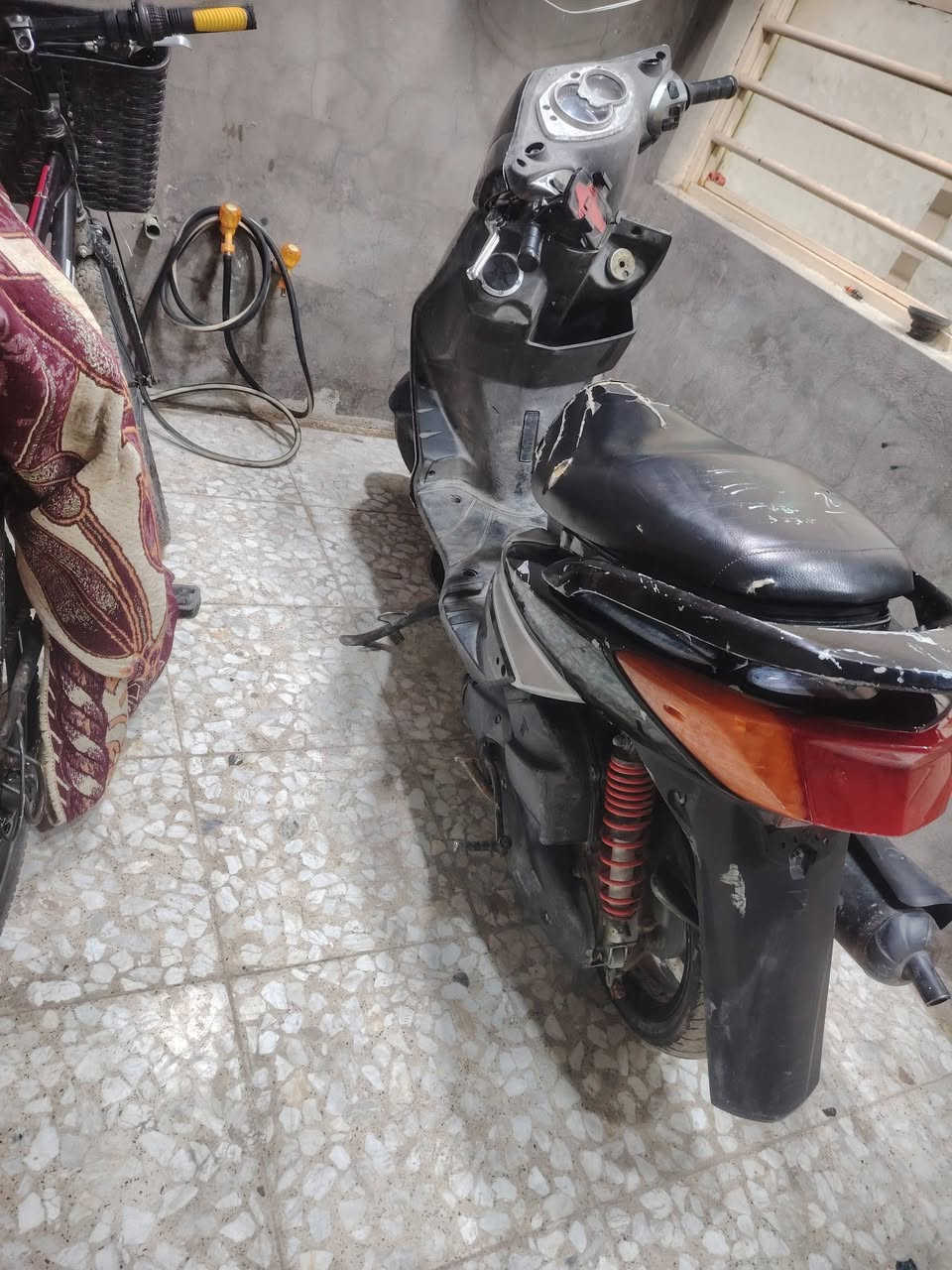 السلام عليكم دراجه طافيه للبيع جفتتها جديد وره يومين ضلت 
هيج. طلعت بيها طفت ابيع طافيه دراجه جديده ماعرف شني خللها وحده طفت كهربائيات شغاله ابيع كوم حديد سعرها قفل من الاخير 175 قفل مكاني بغداد رئاسه العبيدي مكالف بنشر رقم الاتصال ***********
