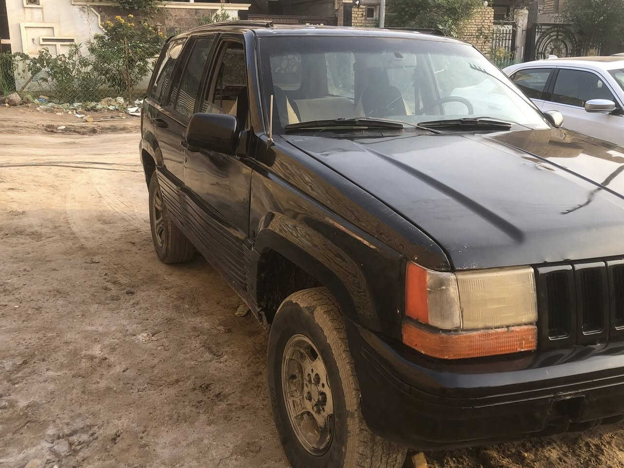 جيب شيروكي 1993 
سياره جاهزه كير محرك حداديه 
رقم ذي قار الماني 
مكان السيارة ناصريه مركز السعر 40 
***********

