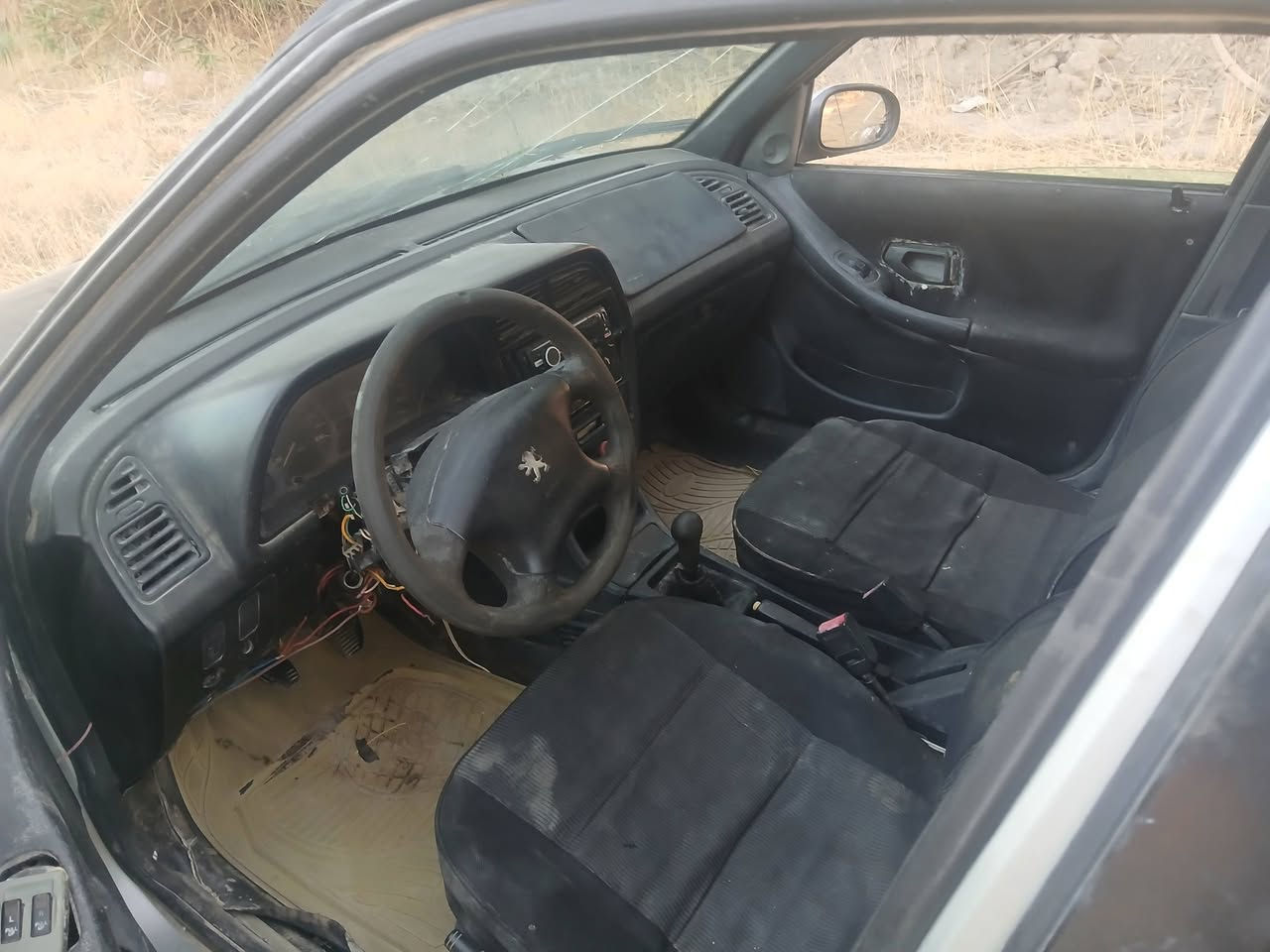 بيجو فرنسي موديل ٢٠٠٢رقم قادسيه راعيه بديوانيه ماندله بدون تحويل سعر ١٣ مكان نجف ***********
