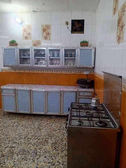 الدار للبيع المساحه ٢٠٠ متر طابو صرف
حي الخليج 

الطابق الاول ٢ غرف نوم _ صاله _ ستقبال _ مطبخ _ صحيات خارجيه وداخليه _ كراج سياره 

الطابق الثاني ٣ غرف نوم _ صاله _ وصحيات معزوله 

الستفسار التصال على رقم ***********

السعر ٢١٥
