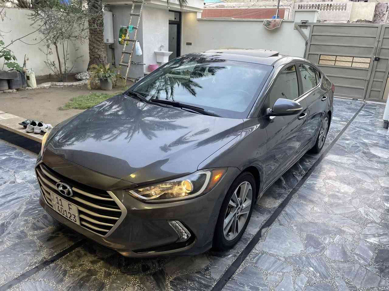 سلام عليكم الانتره 2017 كنديه بيه ضربه بس جاملغ الخلفي ماشي 88 الف سياره تراي مال زيررو الله وكيلكم 
127 ورقه$$ بغداد ***********
