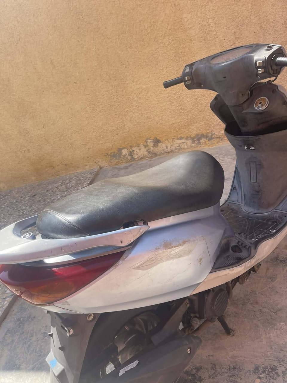 سلام عليكم شباب بريز حلوه وخير من الله 
دراجه نضافه 95 بل 100 تخم تاير جديد قبل سبوع من سويت ادامه لدراجه 
سعر دراجه 550 الف وبيه مجال *********** هاذه رقمي ومتواجد فيس
