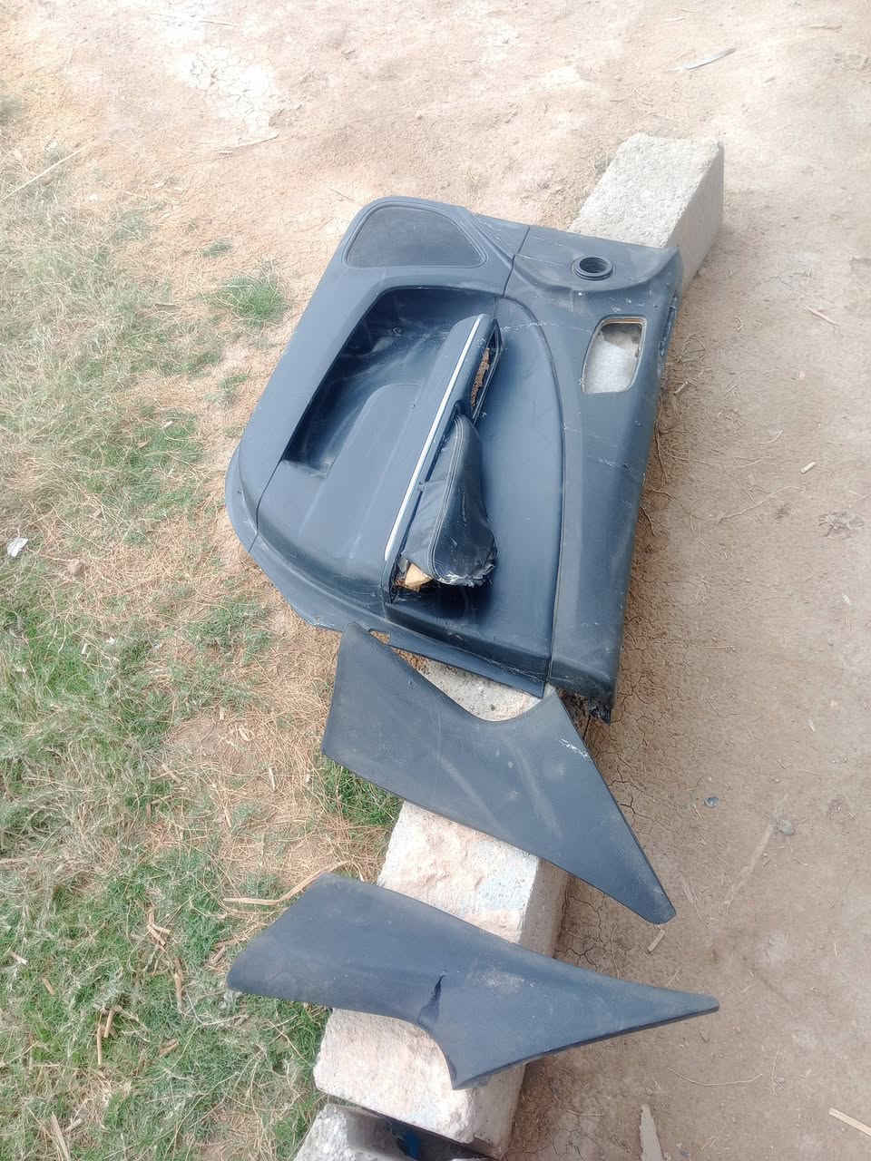 السلام عليكم 
بطانه جهة العبري جديده بس هاي اليده مشلوعه 
وذني اليم الحصان 
وعصه كير شغاله هيه والغلاف الغلاف ثنين 
وعندي ماطور ماسحات كامل هوا والاذرعه بس مكان البرغي طاك البذراع للبيع شلع مكاني بابل كلهن125وبيهن مجال


**إذا كنت صاحب هذا الإعلان وتريد حذفه لأي سبب، رجاءا أرسل رسالة إلى الدعم الفني**