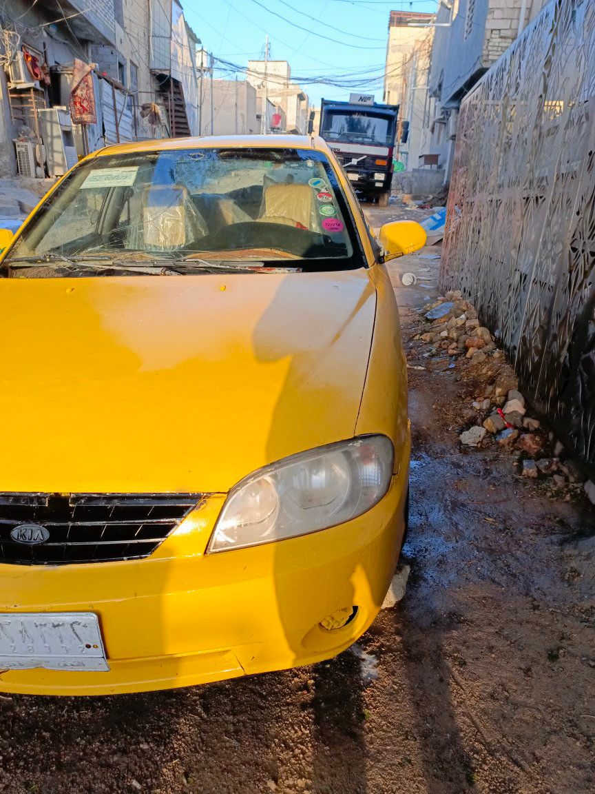 السلام عليكم سيارة اسبكترا للبيع موديل 2002 محرك مستحق يدخن كير عادي سنويه ساقطه بل2020 راعيها موجود بيها وكاله ام الباركود المكان النجف السعر 14 وبيها مجال الاتصال على الرقم ***********
