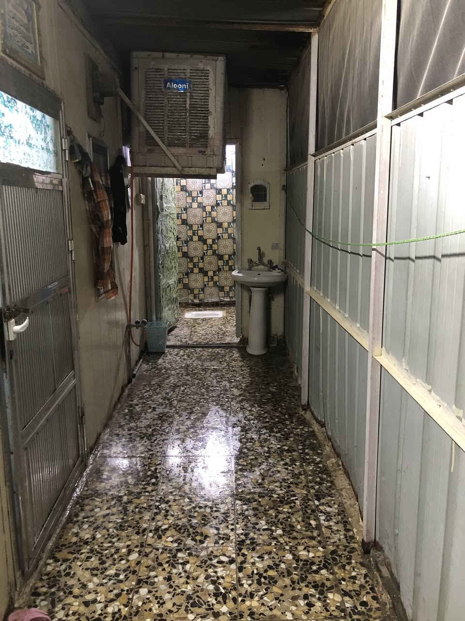 السلام عليكم
كرفان 🏠 للبيع نضيف جداً مدفون  في مجمع الوفاء في منطقة الشعب قرب نادي العربي تفاصيله

غرفة          ٣*٤م

استقبال      ٤*٤م

مطبخ         ٣*٤م

حمام          ١،٥*٢م

ترك            ١*١١م

ترك ثاني     ١*٤م

طرمة         ١،٥*١٠م

للتواصل وتساب ***********

ملاحظة:- البيع مع غراضه او بدونه
