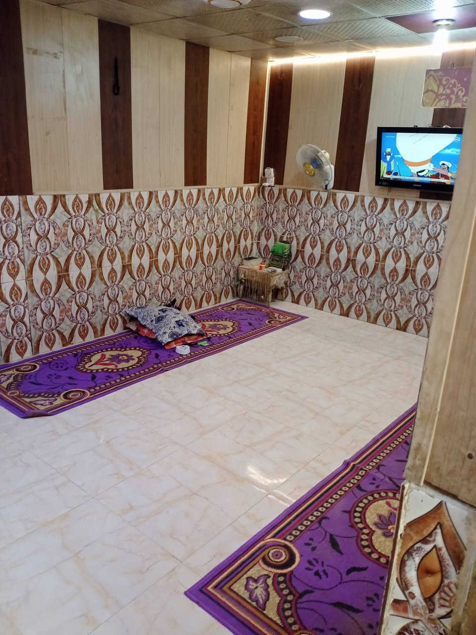 سلام عليكم بيت لبيع بجزيره بزين عابدين قريب كلش عل شارع العام مساحه البيت 130 بي غرفتين وصاله وديوانه مطبخ طابو ملك زراعي عراقي سعره 48 قابل للتفاوض ستفسار أكثر نتصال ***********
