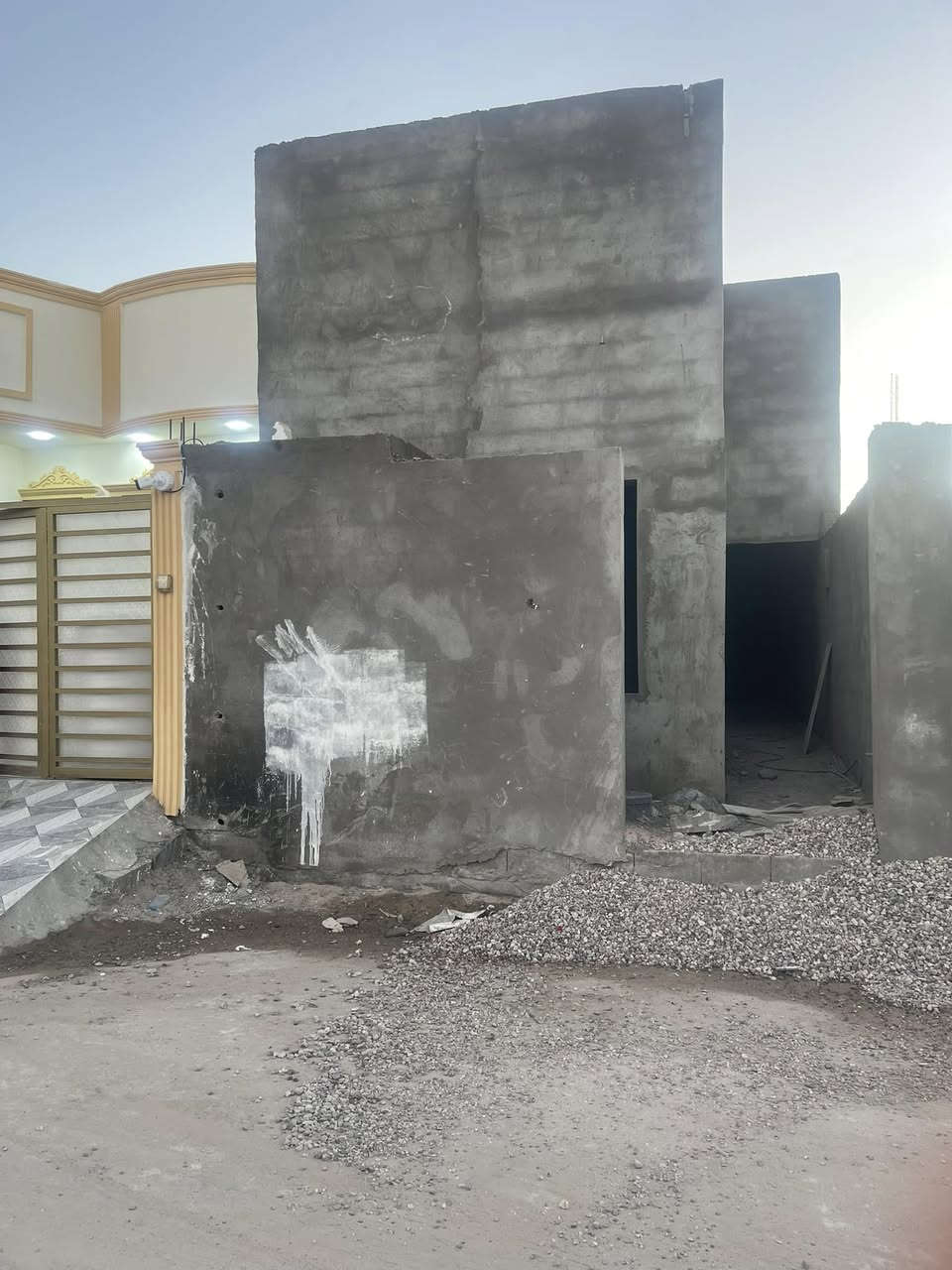 السلام عليكم 
هيكل للبيع مساحة 100 متر 📍
 جاهز لبخ وتأسيس ماي ومجاري وكهرباء يعني تخسر عليه ست ملايين يكمل🤙🏻
في ابو الخصيب منطقة محولة الزهيري  بعد معروفة محولة الزهيري ماكو داعي اسولف عليها 💯

السعر 68 مليون قابل للتفاوض 
الاتصال ***********
