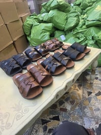 عندي شحاطات ايراني ابيعهن شلعة سعر القطعة الف العدد اكثر من 500 مكاني ...