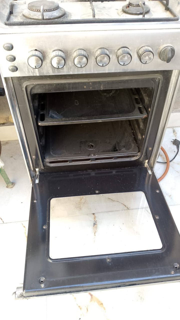 سلام عليكم سنك متر تفصال 55وطباخ شغال وفرن شغال عوزه جامه اماميه سعر 35شراي يتواصل ***********
