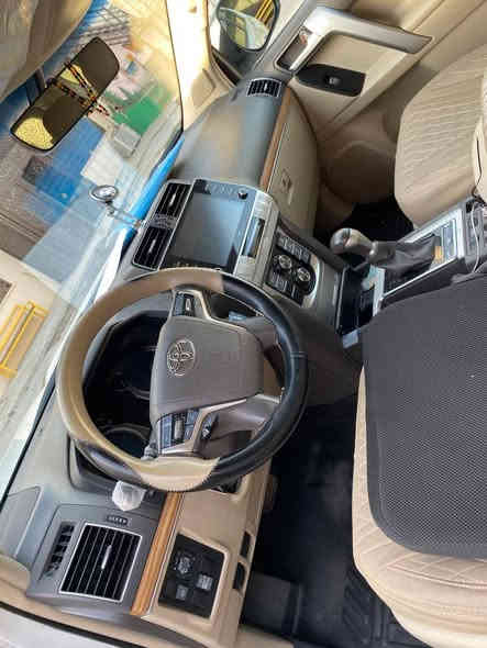 🚘 برادو VX 2023
عداد 42,000 كم قابلة للزيادة.
مواصفات فول، صيانة منتظمة، 

للتواصل والاستفسار ***********

دفع رباعي دائم + تجهيزات “أوف-رود” (قفل تفاضلي، مساعدات صعود/نزول).

راحة داخلية: مقاعد جلد، تكييف ممتاز، تجهيزات داخلية متقدمة.

سعة ركاب 7 + مساحة داخلية كافية للعائلة أو السفر.

مواصفات أمان .

نظام مانع انغلاق الفرامل (ABS). 

نظام تحكم بالثبات (VSC / stability control) + نظام مساعدين عند صعود/نزول المرتفعات (HAC / DAC). 

نظام دفع رباعي دائم + إمكانية قفل التفاضلي (Center differential lock). 

وسائد هوائي . 
.

حساسات أمامية وخلفية (ركن/ انسداد) + كاميرا خلفية
 سعة خزان الوقود: خزان مضاعف
(دبل خزان )
