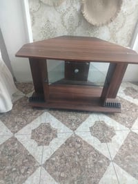 طاوله • نظيفه
