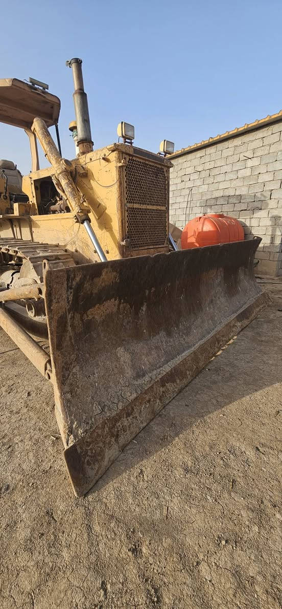 بلدوزر جاهز للايجار ***********
