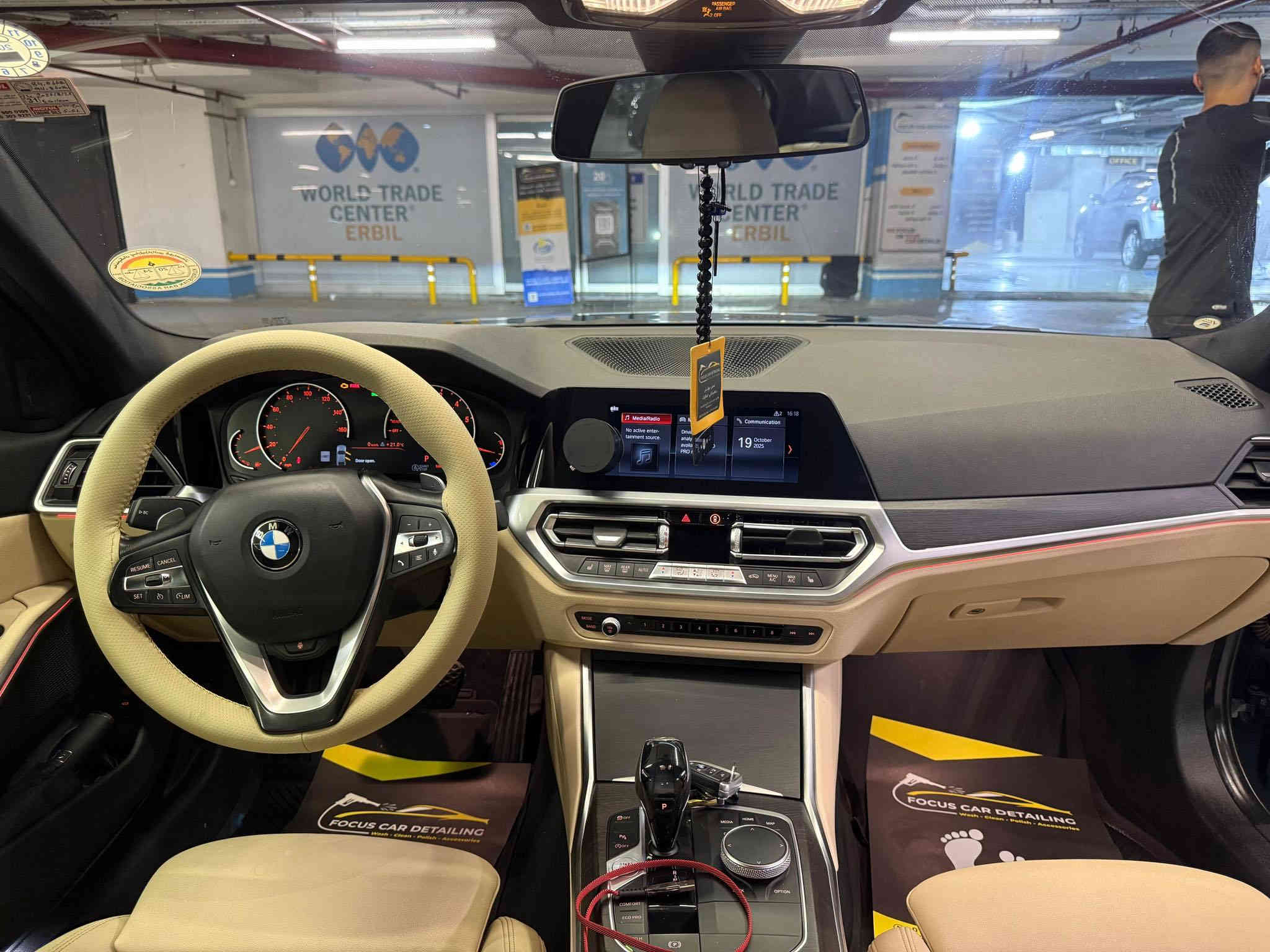 ‏Bmw 330i xdrive 2020 ( مكانهة بغدادد) 

مواصفات 330i xdrive معروفه فول بس مابي داتاشو و كيج الكتروني باقيات فول 

وارد امريكى 
حادثهة بس كلير باب السائق من امريكا عدا كلشي مكفول بالسيارة  موضح بالصور هم 
دعامي لدعاميه بشرط 
كير محرك كهربائيات بشرط
ماشية فقط90 الف كيلومتر حقيقي

سعر/ 238 بي مجال بسيط 
مكان سياره / بغداد 

***********
