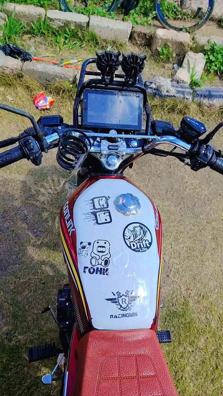 سلام عليكم  سولنك للبيع موديل 25 محرك اسود دراجه بلاديه وضع شركه شرط برقي مامطخوخ دراجه على ايدي اوراق كامله منفيس سويجات بصمه تشغيل عن بعد باتري جديد كهربائيات كله شغاله وياله شرط دراجه ستخدام شخصي مرتبه فول سعر المطلوب 750 وبيه مجال مكان صلاح الدين قضاء بيجي هـــــــ***********
