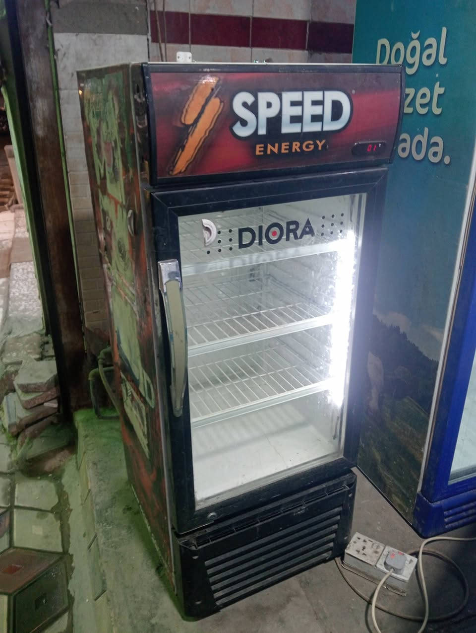 وصول وجبه جديد من الثلاجات والعارضات العموديه والطرحيه باله اخو الجديد وشرط الشغل والتبريد العنوان ناصريه شارع صلاه الجمعه مقابيل ساحه العمال سابقا للاستفسار ***********
