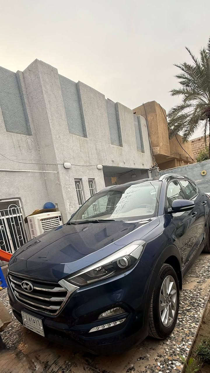 السلام عليكم توكسان خليجي موديل 2018 تخم  تاير جديد وباتري جديد وتحكم ستيرن كلها جديده وجاهزه السياره بيها صبغ بالجاملغ الامامي وشويه بالبنيد وشبر بالجنطه وتفاصيل اكثر *********** السعر 165
