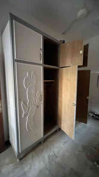 السلام عليكم
كنتور ٣ ابواب
طابقين 
مستعمل نظيف من الداخل
خشب صاج داخل وخارج
سعر البيع ٣٠٠ الف دينار
بابل - الحلة
***********
