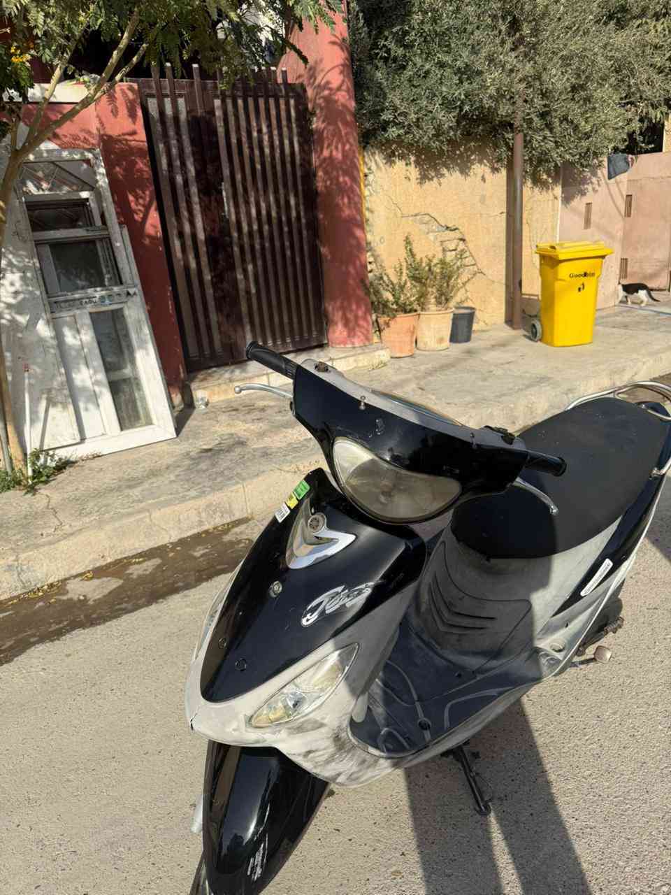 السلام عليكم ماكس منغولي  للبيع الدراجة مكينة مكفولة كفرات مكفولة كهربائيات كلها مكفولة بس الدشبول مالها عاطل والدراجة مبدل ماشه كفرات بلاد مختم كله ختم واحد والدراجة نظيفه وخير من الله مكان بغداد قرب سوق السمجة سعر ٦٥٠ وبي مجال للطيبين
***********
