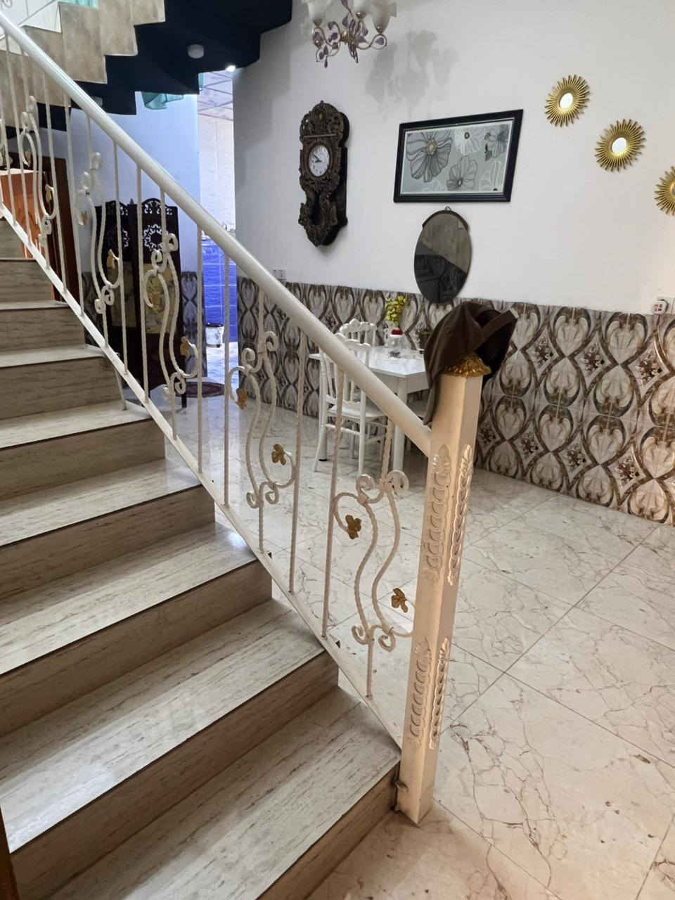 الاستفسار على هذا الرقم ***********
