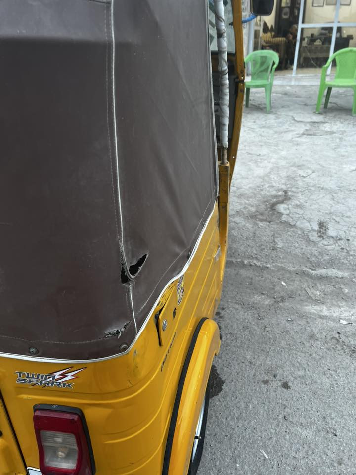 تكتك
موديل 19 داخلة بال20
تكتك حلوة مال عيشة 
مابيها قطرت صبغ فقط الدواسات معمرة 
ما بيها خياسات مكينة تخبل ناعمة لا تنقيص لا تبخير 
كهربائيات كلها شغالة 
مرقم تحويل ثاني يوم
مكاني بغداد الزعفرانية 
 0788 296 9091
