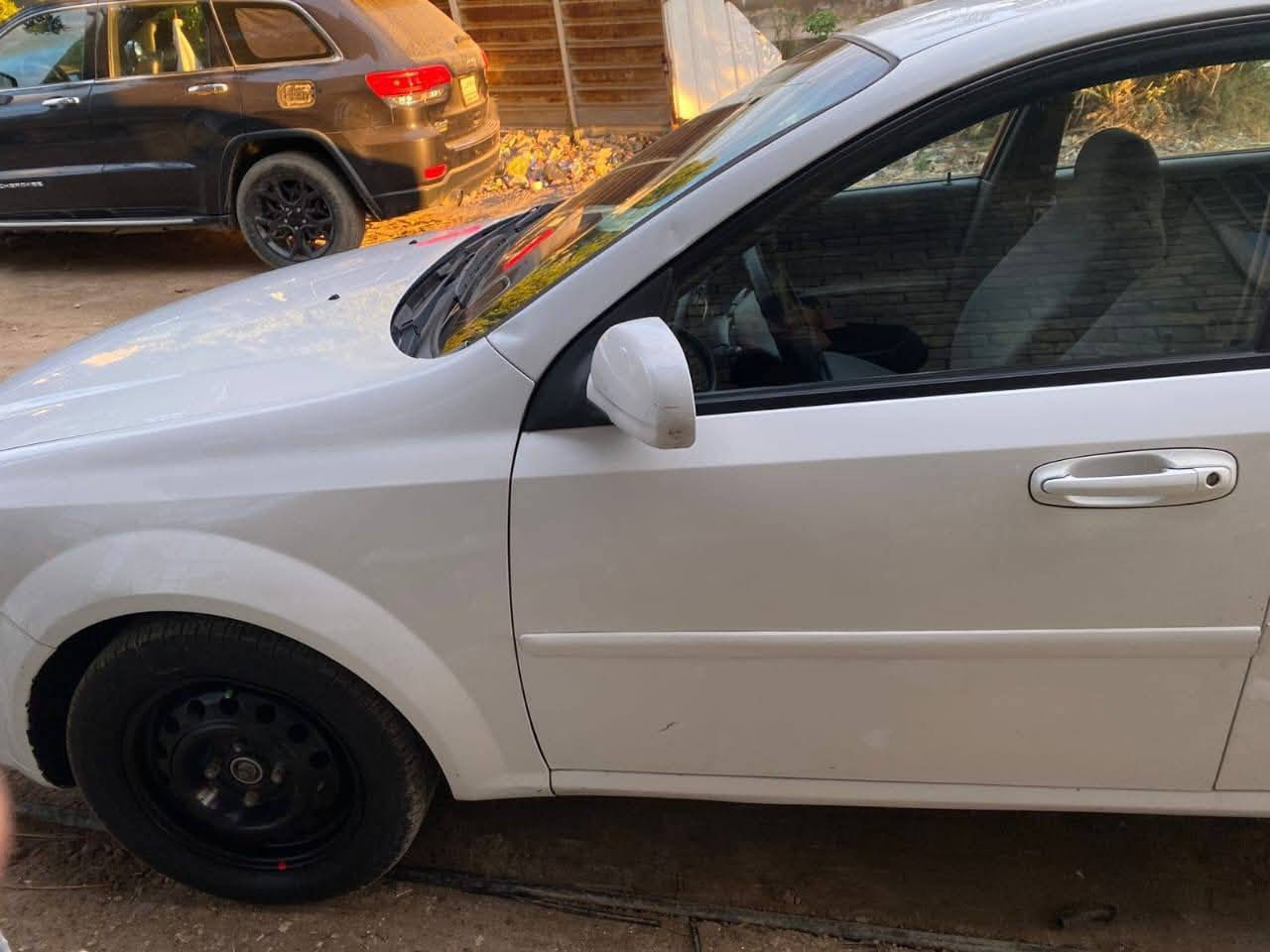 السلام عليكم للبيع سيارة اوبترا موديل 2012 رقم بغداد الانكليزي سنوية مجددة لغاية 2030 محرك 1600 السيارة مسجلة بسمي اني صاحبها الشرعي السونار مرفق مع الصور ماشية 140 كيلو متر  السيارة حلوة او نظيفة تبريد ثلج محرك كير صدر كفالة عامة السيارة جديدة مابيها انشاء اللة اي نقص السعر 72 او بيها مجال للطيبين العنوان بغداد الغزاليةة
رقم الهاتف 
***********
اتصل اوبيك خير ودلل 
ملاحظة الرقم بي واتساب
