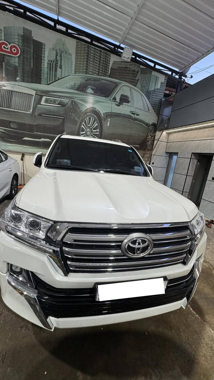 لاندكروزر 2017   6 سلندر بريم أصل رقم بغداد
مواصفات السيارة 
تحكم عن بعد
دي في دي سقف
اناره داخليه 
مري شفط
فتحه سقف
دبل ماوس
حساسات 
كشنات جلد كهربائي …الخ
عداد السيارة 195 الف حقيقي بشرط الفحص
السياره بيها جاملغ بارد و بيها صبغ ربع البنيد ونص الباب الخلفي عكس السايق صور الضربه منشوره 
السياره بأسمي تحويل ثاني يوم
البيع نقدا 
مكان السياره / النجف 
السعر 425

رقمي ***********
