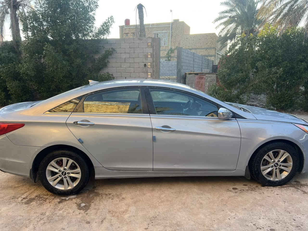 السلام عليكم سوناته 2013كفاله من كصه ونقل جثه وعيب الشرعي مداور ثانييوم ماعده بارد بلباب الخلفي سياره جاهزه من حداديه وتبريد ومكينه وكير سياره حلوه وجاهزه السعر 125وبيه مجال  والشراي يتصل ويدلل هاذه رقم صاحبه ***********
