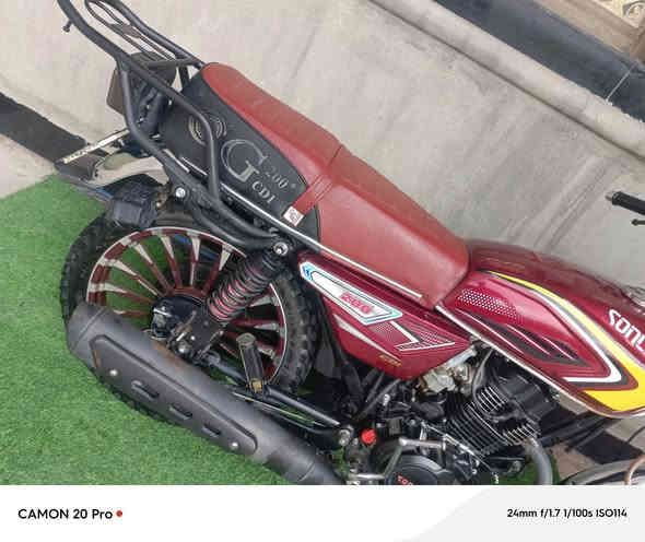 سلام عليكم سيفان مديل25اصل 
محرك ضاغطة وزنجيل دراجة كفالة وكاملة نقص فقط ستان وسط كاملة دشبول تاب تايرات جدد محرك بدون رجة اورق 
كارتوني سعرهة 780وبيهة مجال مكاني ديالى بعقوبة جسر خرنابات ***********
