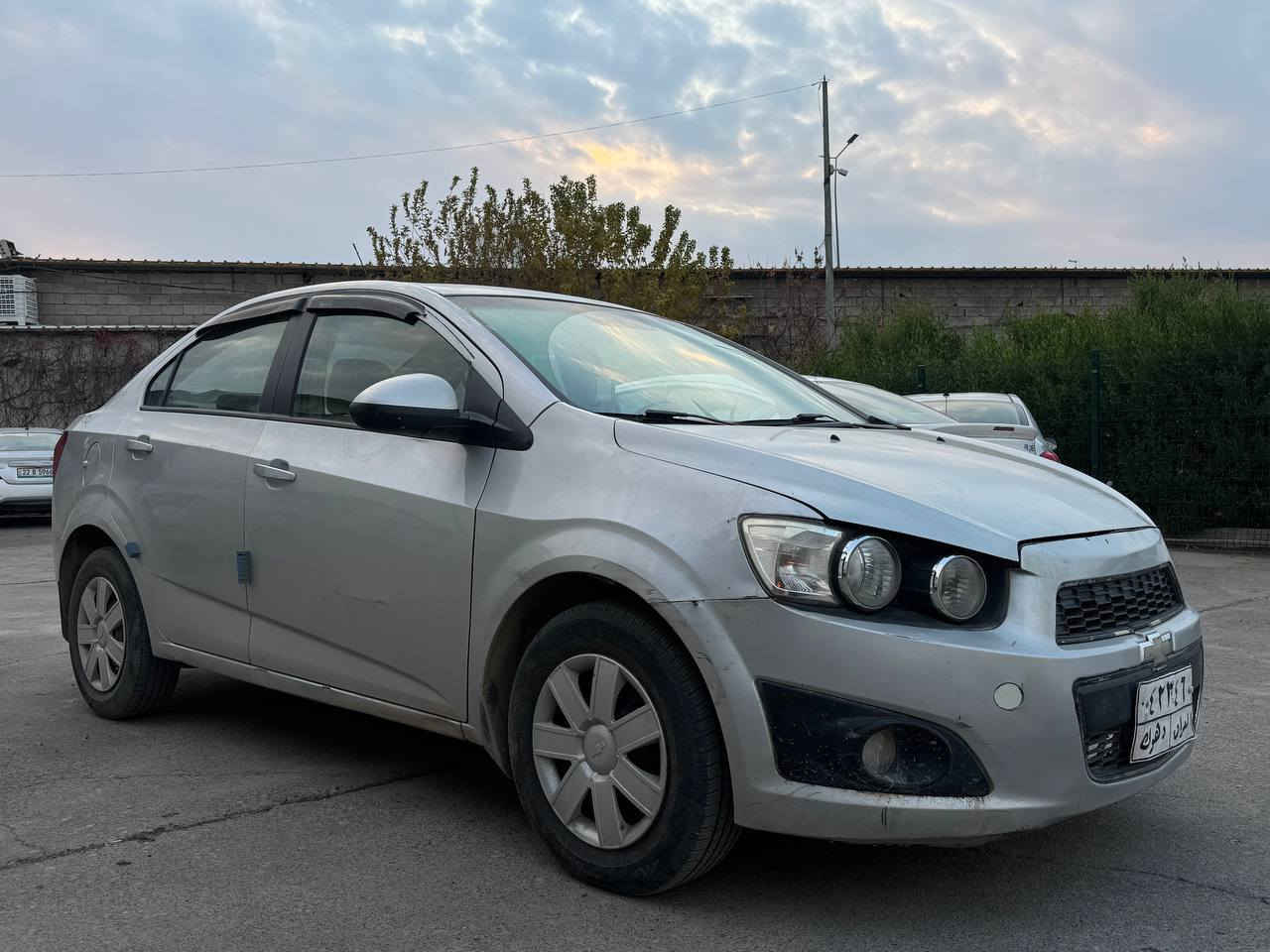 شۆفرلێت سۆنیک 2012
سەیارە پێش وپشتی کەپسه 
مەکینەی نوێی ئۆرپی لەسەرە 
5 پارچه بۆێاغی هەیە بۆ جوانی سەیارە بێ لێدرانه بێ چەکوچ 
سەنەوی بەسەر چووە 18 گەڵا غەرامەی لەسەره وەکالەی بەناوی خۆمانه 
4 تایەی نوێیه 
داوای 47 گەڵا دەکەین بێجگه لە غەرامەکەی و مەجالێکی برایانەی تێدایە
عربي 

شوفرليت سونيك موديل 2012
محرك جديد أوربي 
السيارة ما بيها اي ظربة امامي وخلفي كبس 
السيارة نظيفة داخل وخارج 
بيها فقط صبغ 5 قطع جمالية 
السيارة رقمها دهوك عليها غرامة  18 ورقة 
طالبين عليها 47 ورقة  صافي وبيها مجال شوية
 واتساب وفايبر 
0751 768 6462 أربيل, العراق
