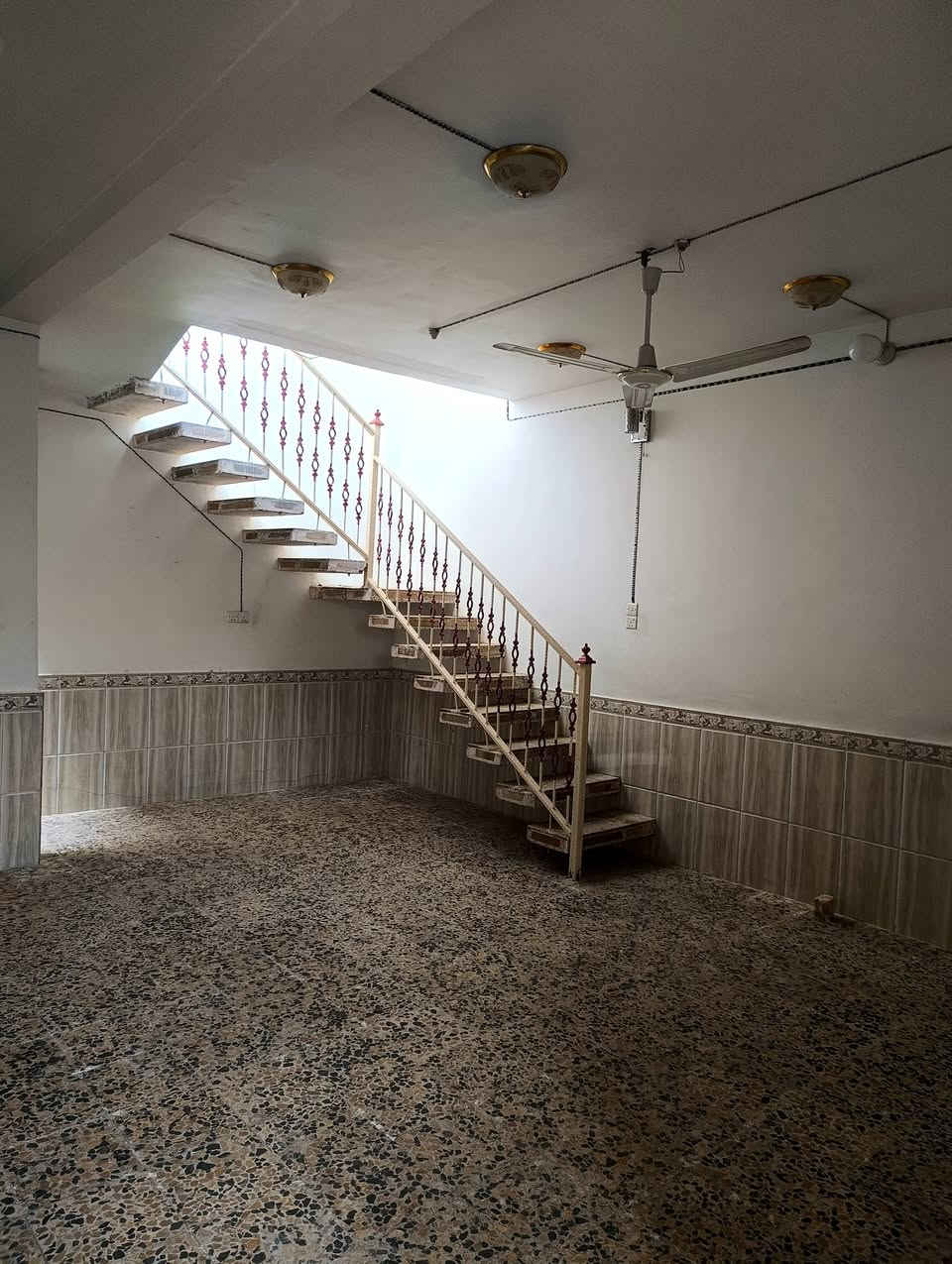 للايجار للايجار للايجار 
بيت طابو صرف المناذرة حي المطاط 100 متر مربع نظيف جدا غرفة وصالة واستقبال ومطبخ وصحيات ومخزن كبير فوق السعر 275 شهريا واجور الماء والكهرباء على صاحب الدار 

علي الفتلاوي للوساطة العقارية @إشارة 
مكتب ارض المناذرة 
***********
