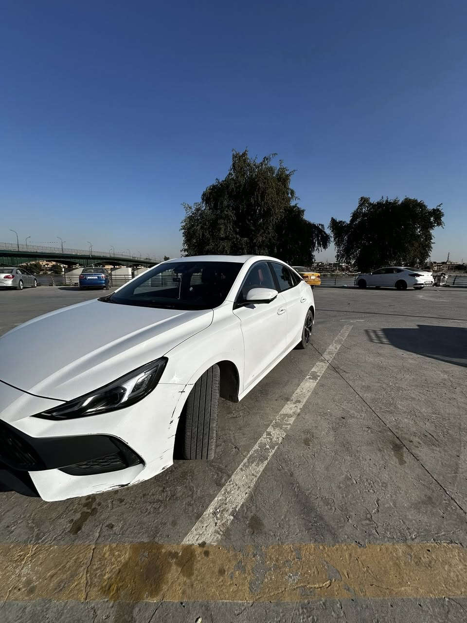 امجي جيتي
موديل 22
ماشيه 78 الف 
فول مواصفات 
مكفولة كفالة عامة 
‎المواصفات :
‎مصابيح نهارية LED
‎‏‎مرايا جانبية كهربائية
                                      ابل كاربلاي و اندرويد اوتو
‎‏‎اشارات في المرايا الجانبية
‎‏‎بصمة تشغيل
‎‏‎مقود من الجلد
‎مقاعد جلد رياضية
‎‏‎مكابح توقف الكترونية EPB 
‎‏‎مكابح انتظار الكترونية AUTO HOLD 
‎‏‎ABS
‎نظام الثبات الالكتروني ESP
‎نظام مراقبة ضغط الهواء في الاطارات
‎‏‎فتحة تكيييف خلفي
‎‏‎نوافذ كهربائية 
‎شاشة 10 انش مع نظام بلوتوث
‎تحكم بالمقود 
‎مداخل USB مع شاحن
‎مدخل كهرباء 12 فولت
‎كاميرات 360
‎مثبت سرعة
                                                         تحديد مسار
                                                           رادار امامي
                                                           رادار خلفي 
                                              تخم 4 تايرات جديد 
شرط لفحص وديه اي سونار يعجبك
رقم بغداد باسمي تحويل ثاني يوم
مكان لسيارة بغداد الكاظمية 
السعر 140 ورقة وبيهة مجال
الرقم ***********
