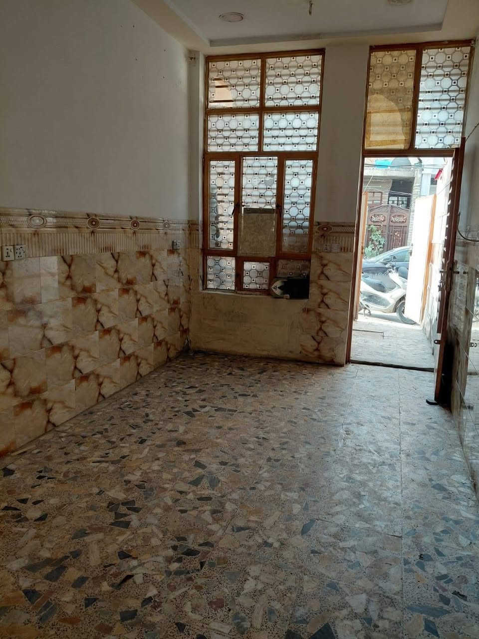 مشتمل الاجار الشعب مقابيل سوك المدينه نضيف جدا 

استقبال وخدمات ومطبخ مساحه ٧٠ متر 

 الطابق الثاني غرفتين نوم وخدمات  السعر ٥٠٠ قفل

معروض بمكتب الكناني ***********
