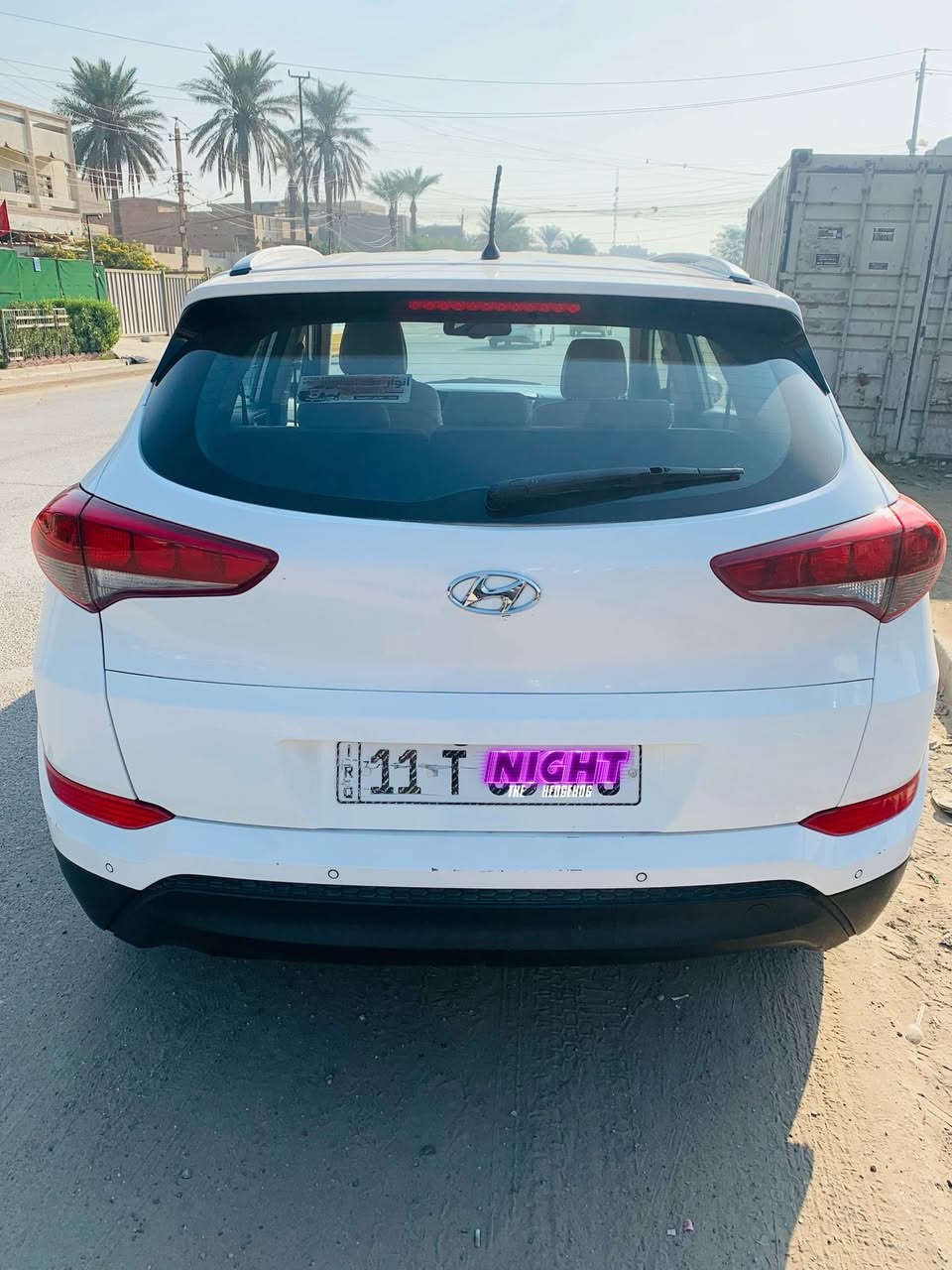 السلام عليكم 
توسان 2018 خليجي 
محرك 2000 دوش 
قطعتين تبريد 
حساسات امامي وخلفي 
تحكمات ستيرن 
لد نهاري 
لايتات بلادي مالتها 
سيارة نضيفة وخير من الله 
فقط ربع طرف البنيد صبغ 
سعرها 170  وبيها مجال 
مكاني بغداد البلديات 
***********
