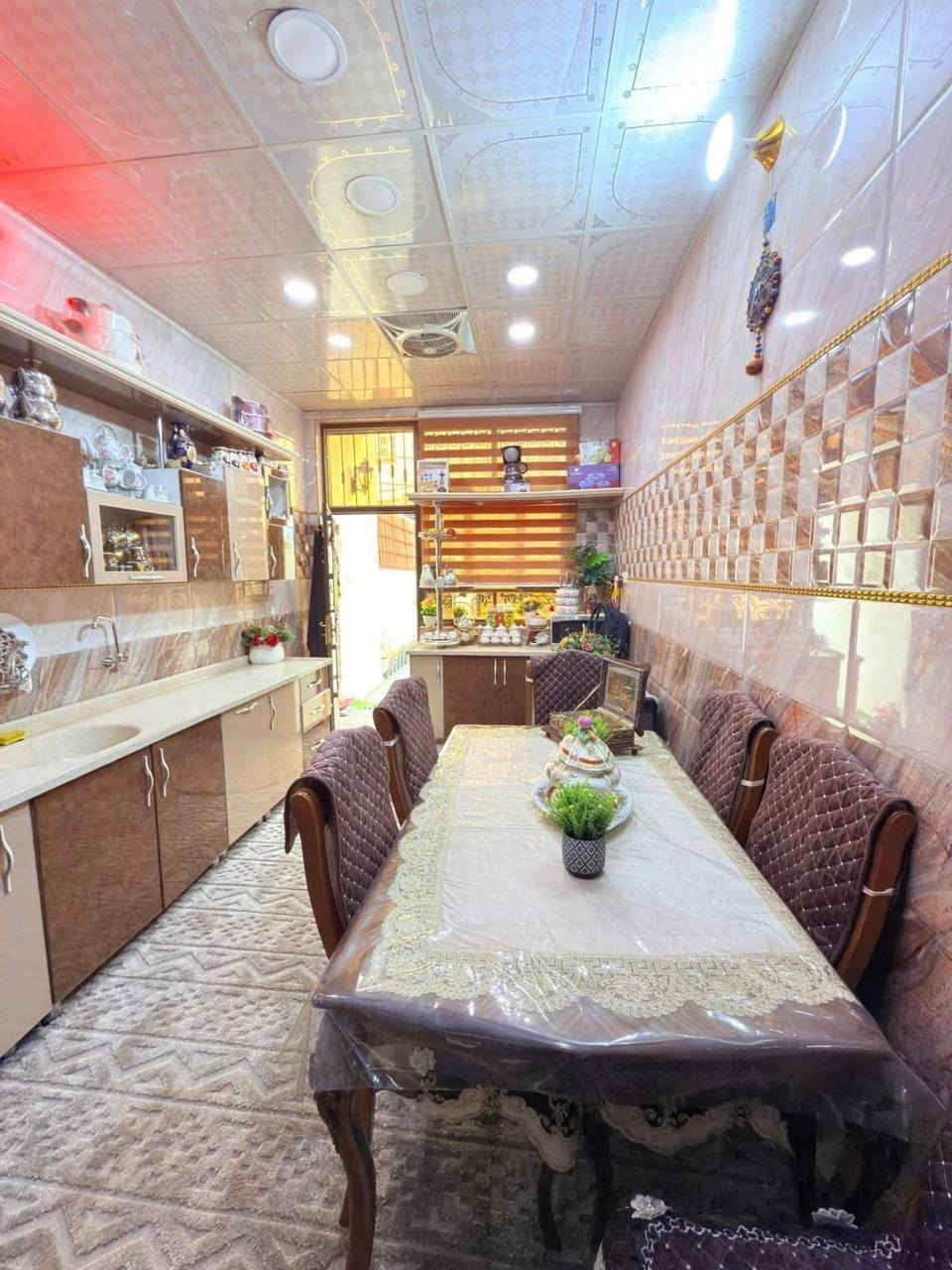 🏦دارللبيـــــــــع   قرب #هـوم_سـنتر 
___________
المساحــــــة // 175  متر    واقع الحال 200م 
___________________
 #الطابــــــــــــــق #الأرضـــــــــــــي
1 غرفـ نوم وهول وصـاله وكراج 4 سيارات 
ومطبخ وباقي الملحقات 

#الطابق_الثـاني شقق عدد 2
 2غرف نوم وهول وصحيات 
__________________
الـسـعر خـاص 

___________________💲

#مكتـــــــــب   🏛️الــقنـد لـلـعقـار 🏛️

#الكائــــــــــن

 🌳  شارع_الكرامة المشجر🌳 _مجاور مجمع السرور 

       *********** 

*********** 
_____________________________________________
