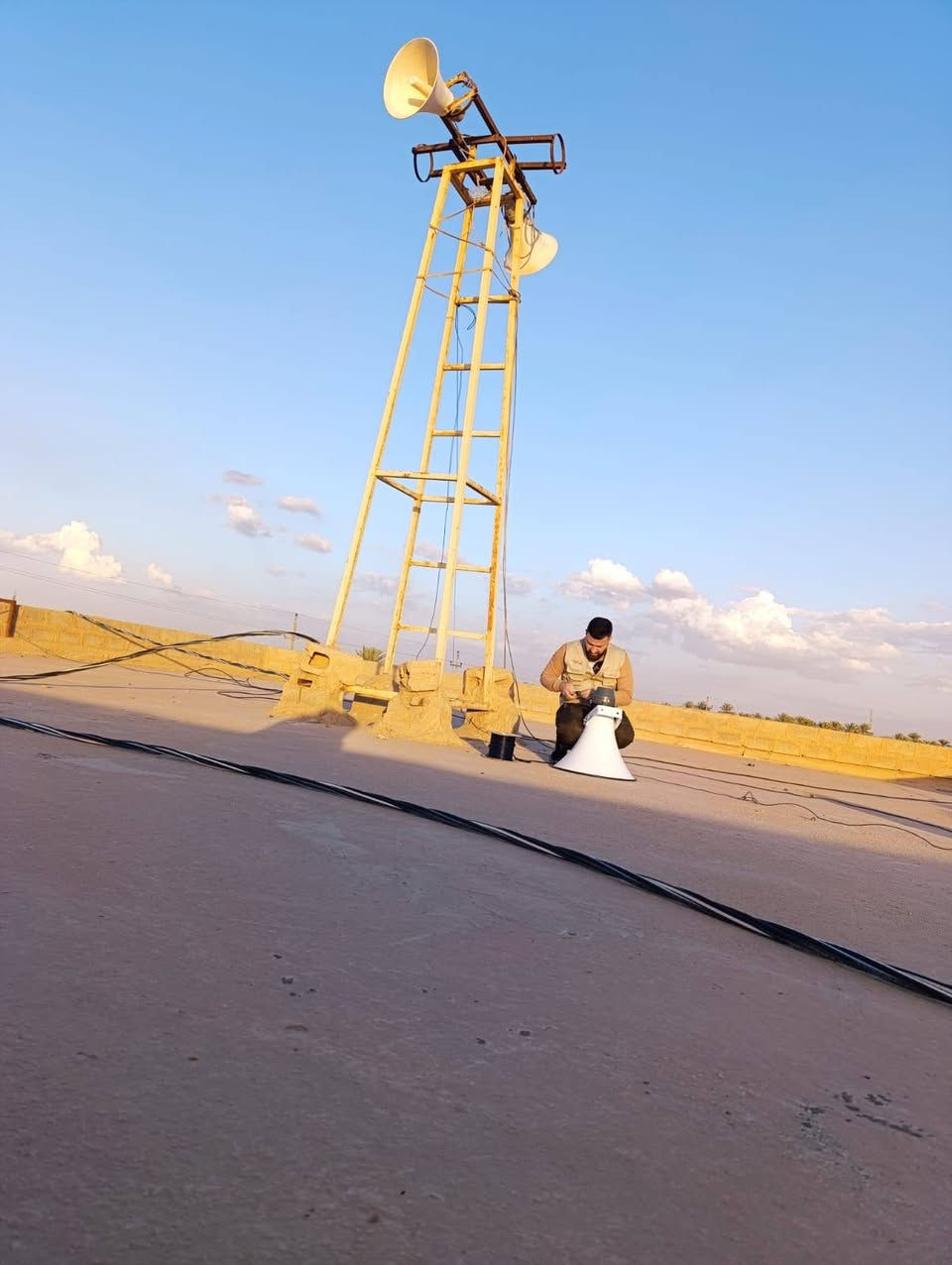 بسم الله و بحمده 
تم تجهيز  و نصب و ربط و تنظيم اجهزة 
جامع 🕌 الكريم في قرية النعيمية 
نسعى لرفع صوت الاذان و القرآن الكريم 🤲
بترتيب و اناقة و اتقان العمل %
                 مكتب الأمل 
             بالصوتيات الأول 
             ***********
