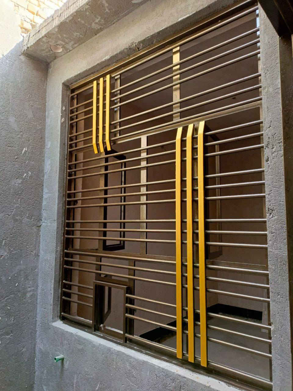 تنضيف شبابيك + صبغ  وبثلاث مراحل شغل درجه اولى للاستفسار الاتصال ع رقم ***********
