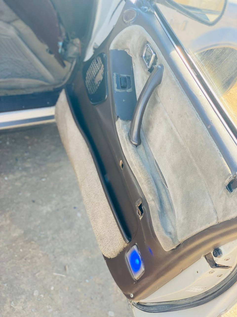 السلا عليكم هارتوب للبيع او مراوس حسب القناعه سياره فحص ديالى شرط التحويل كير محرك شرط تايرات طخم جدد قطره صبغ مابيها كهربائيات كلها شغاله لاضربه ولا صبغ السيارة نقصها صدر فقط السعر 26 وبيها مجال الاستفسار الاتصال على الرقم ***********
