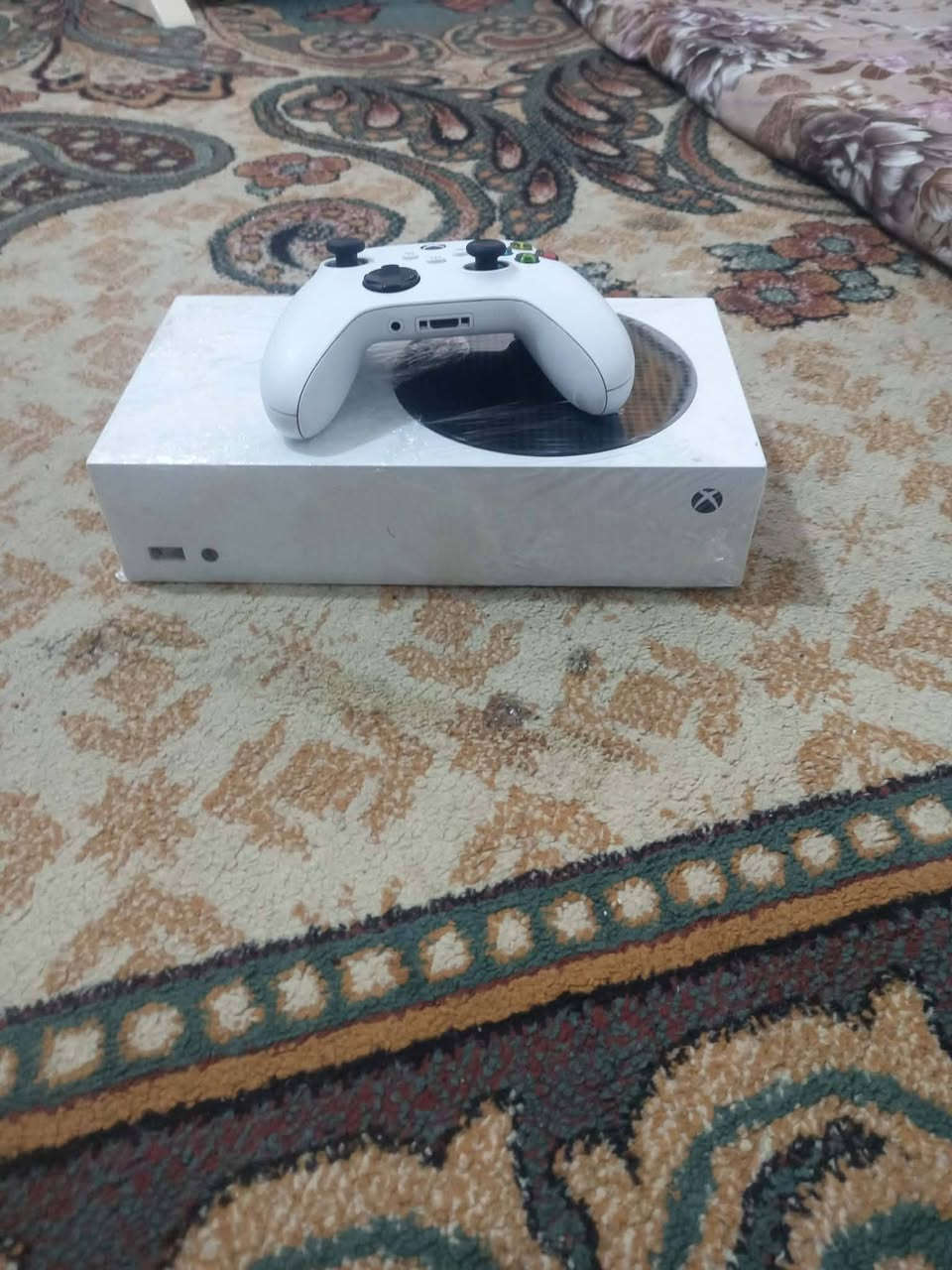 اتاري سيريال اس شورت ما ابي عيب اغراضه كامل يدتكامل مع يده واحده مع جيم باس مده ثلاثت
لمده ثلاث سنوات بيها جيم باس شرط وبي العاب مع حسابات سعر السيريا اس 350 

***********
