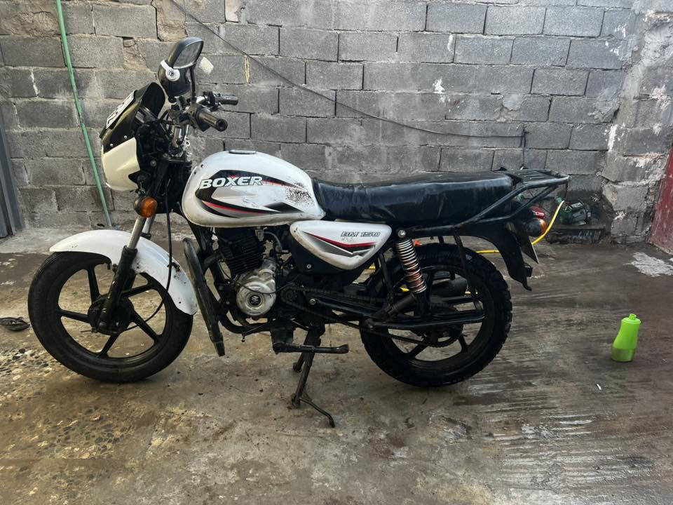 دراجة بوكسر مرقمة باسمي تحويل ثاني يوم مشروع وطني موديل 2023الدراجة بيها نواقص بسيطة السعر 1700 قفل مكاني رئاسة المعلمين المشتل  ***********
