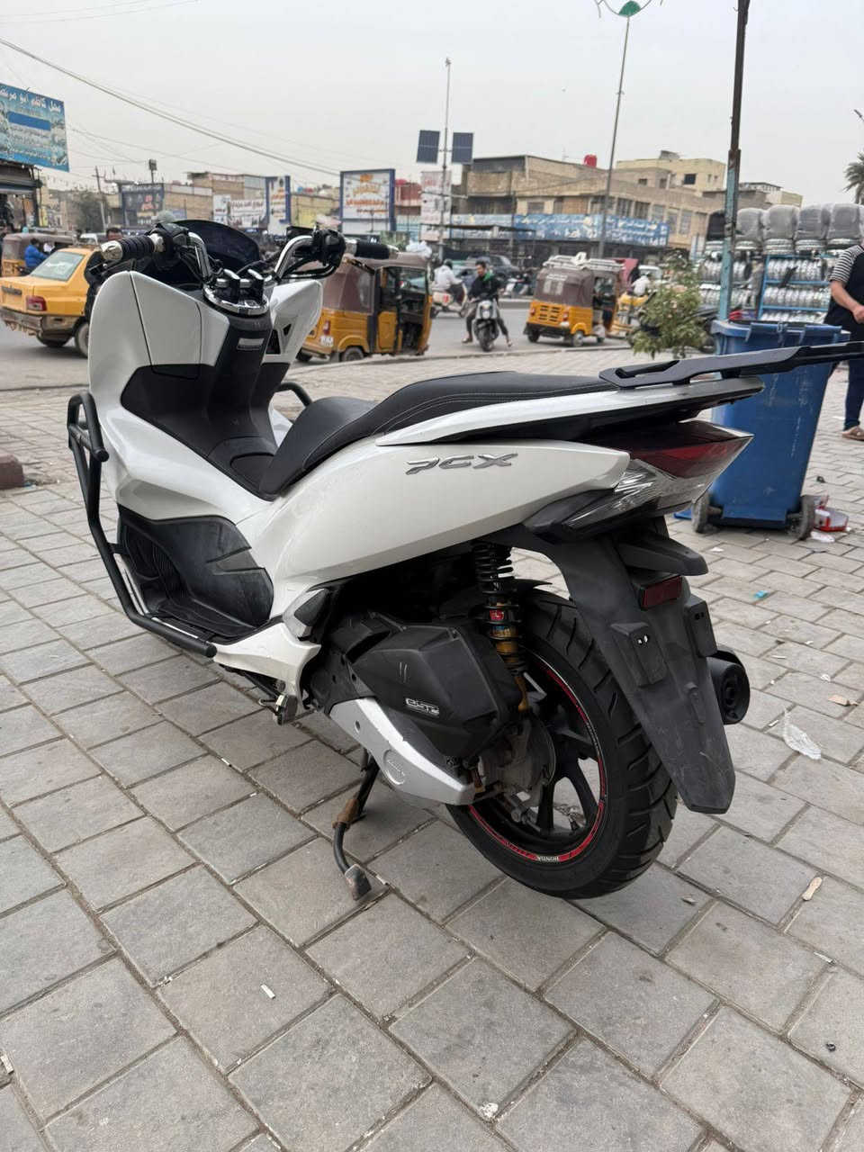 السلام عليكم دراجه بي 6 الجيل الثالث دراجه بيضاء مكفوله كفاله عامه الدرع بلادي خير من الله الدراجه كل نقص ما بيها
مكان بغداد حي النصر واللي يحب يستفسر ينتصر على هذا الرقم 
***********
